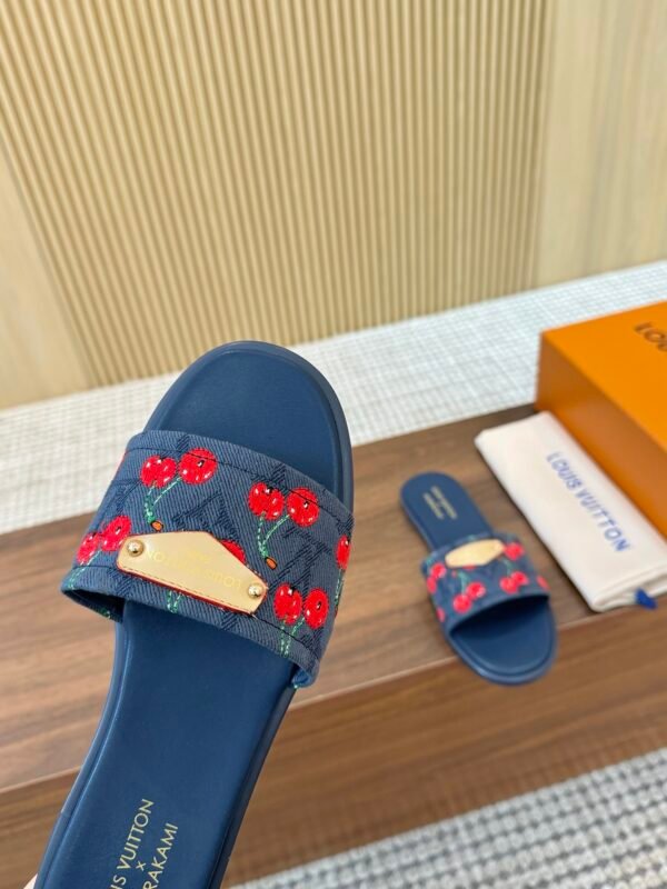 L-Fashionable Takashi Murakami Cherry Series co-branded slippers-3153 - Image 3