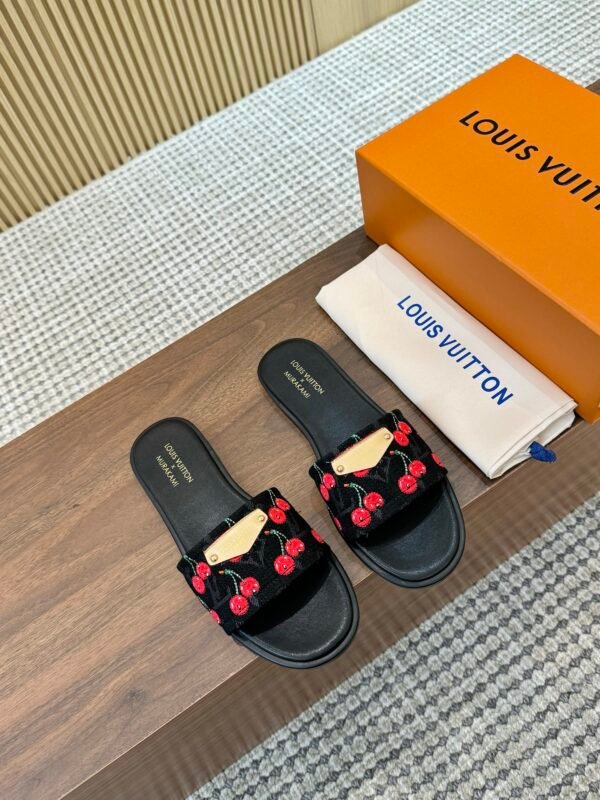 L-Fashionable Takashi Murakami Cherry Series co-branded slippers-3155 - Image 2
