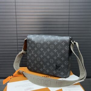 L-Classic flip-top messenger bag-136