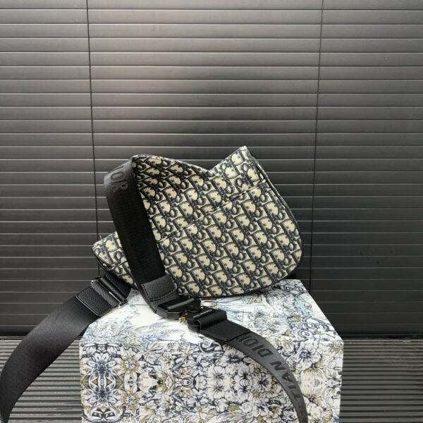 D-Classic jacquard embroidery saddle bag-138 - Image 3