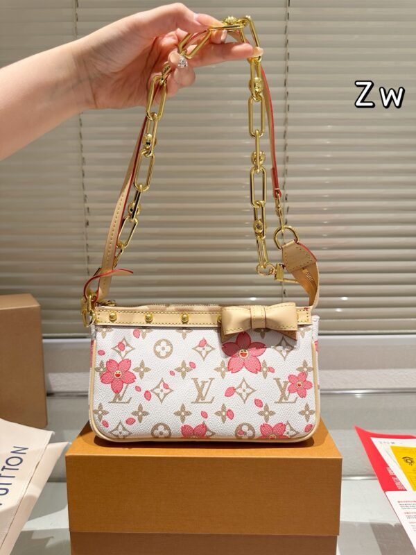 L-Classic Pillow Bag-189