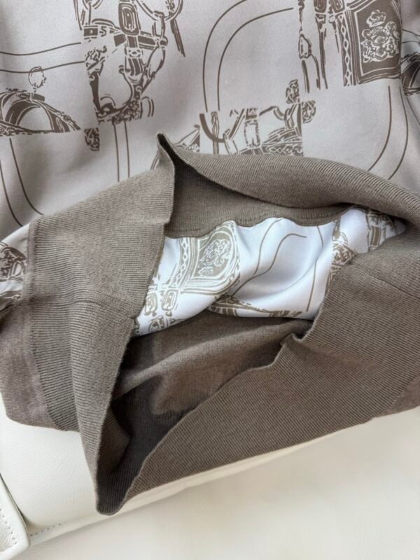 H-New Knit Sweater Silk Print-206 - Image 4