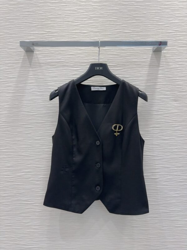 C-New and old money wind vests-215