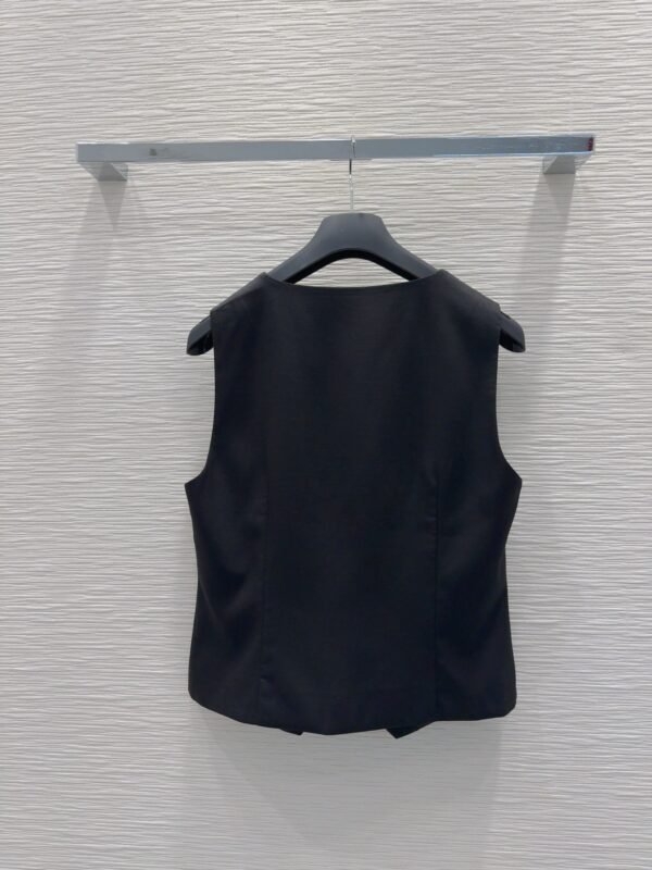 C-New and old money wind vests-215 - Image 3