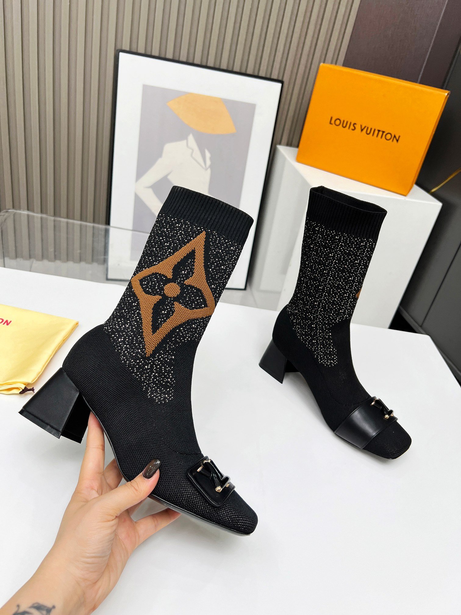 L-Classic boots-333 - Image 3