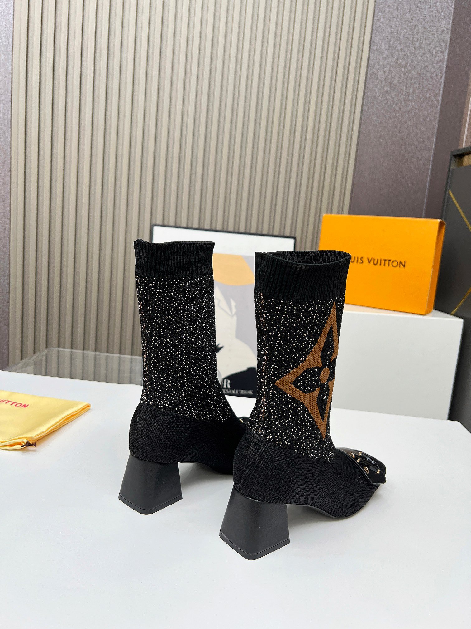 L-Classic boots-333 - Image 4