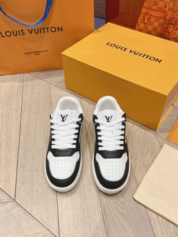 L-Classic pair of sports shoes for couples-353