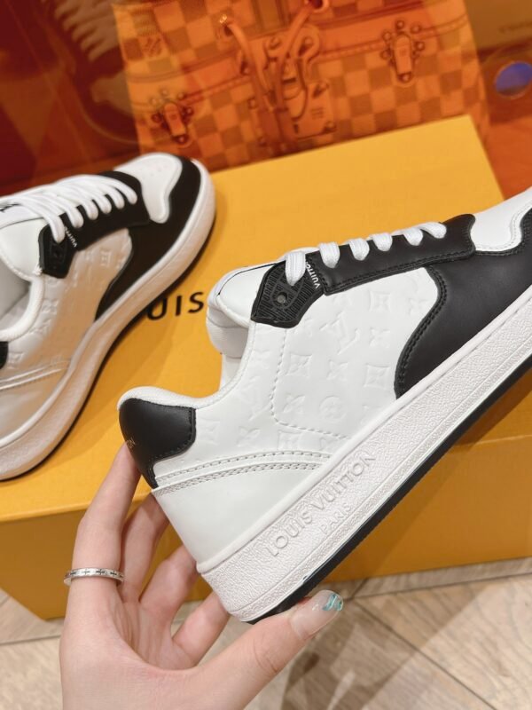 L-Classic pair of sports shoes for couples-353 - Image 3