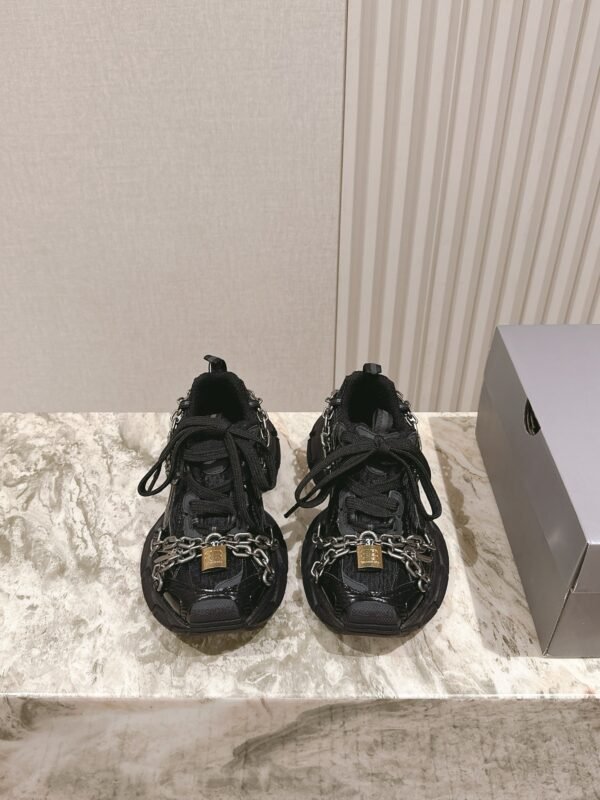 B-Lock-on dad shoes-360