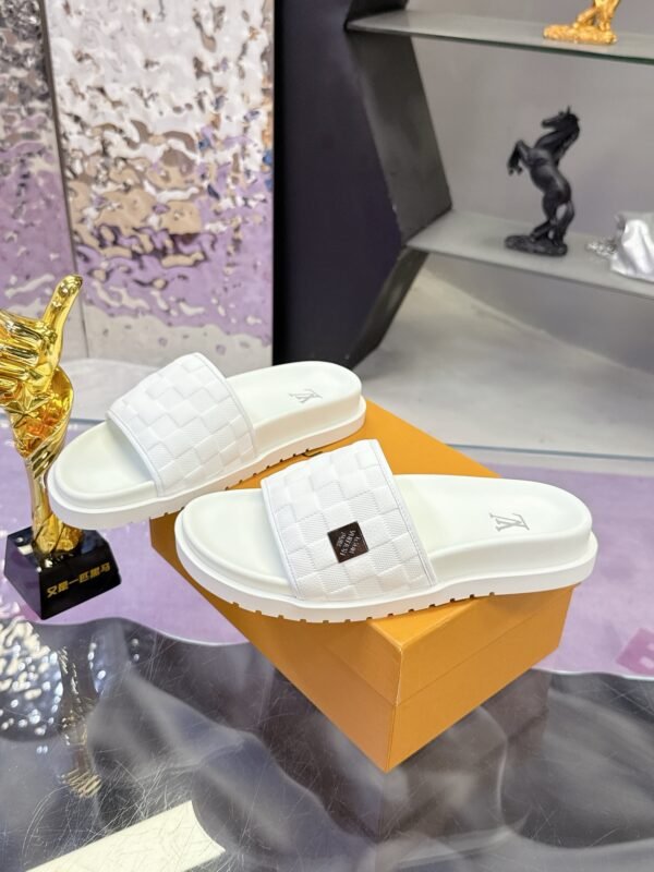L-Classic Slippers-361 - Image 2