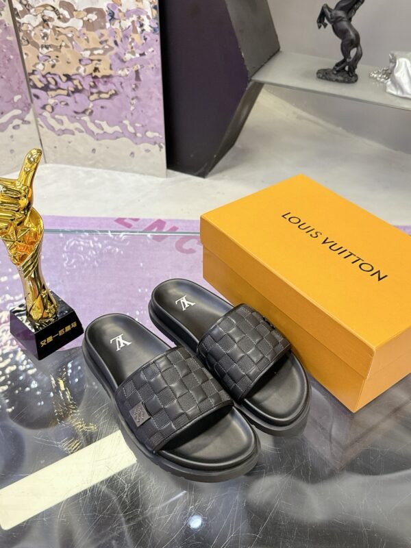 L-Classic Slippers-361 - Image 3