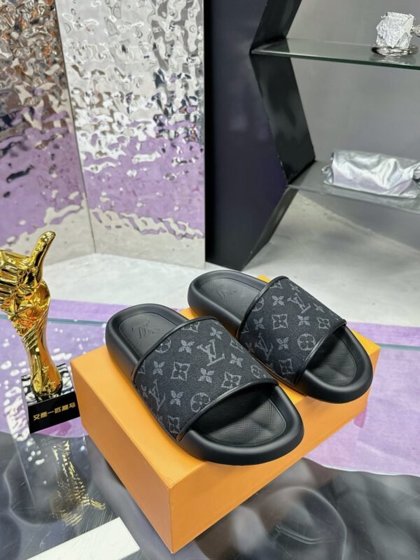 L-Classic Slippers-364