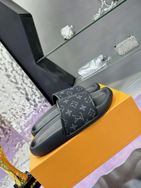 L-Classic Slippers-364 - Image 2