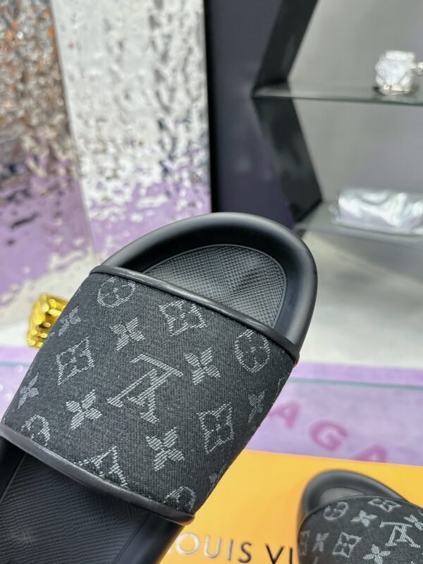 L-Classic Slippers-364 - Image 3