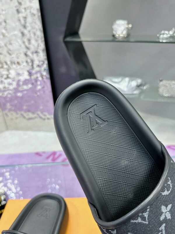 L-Classic Slippers-364 - Image 4