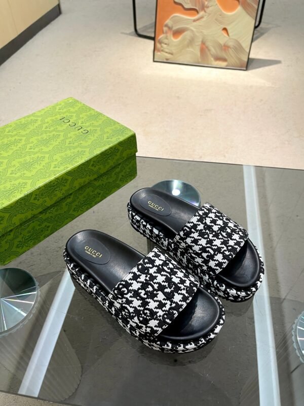 G-New Thick Bottom Women's Slippers-3129