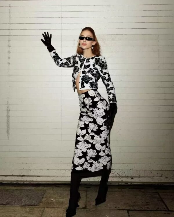 Elegant overskirt suit