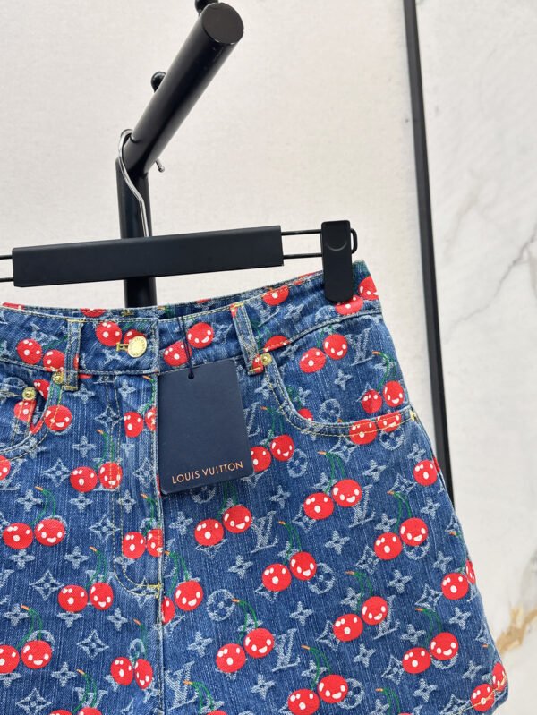L-Classic collaboration shorts-2252 - Image 3
