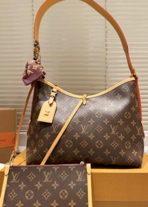 L-Classic, versatile and elegant hobo bag 105