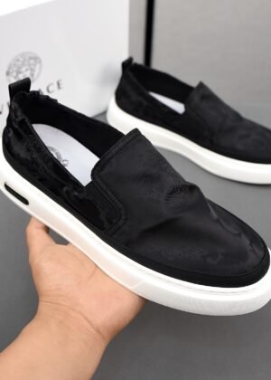 V-Embroidered canvas shoes-3310