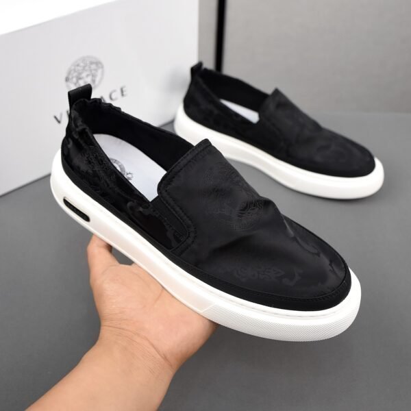 V-Embroidered canvas shoes-3310