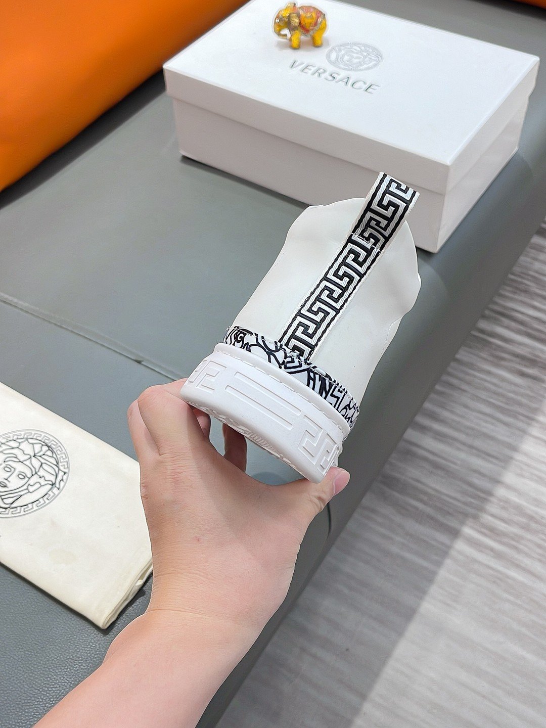 V-Classic high-top sneakers-3320 - Image 9