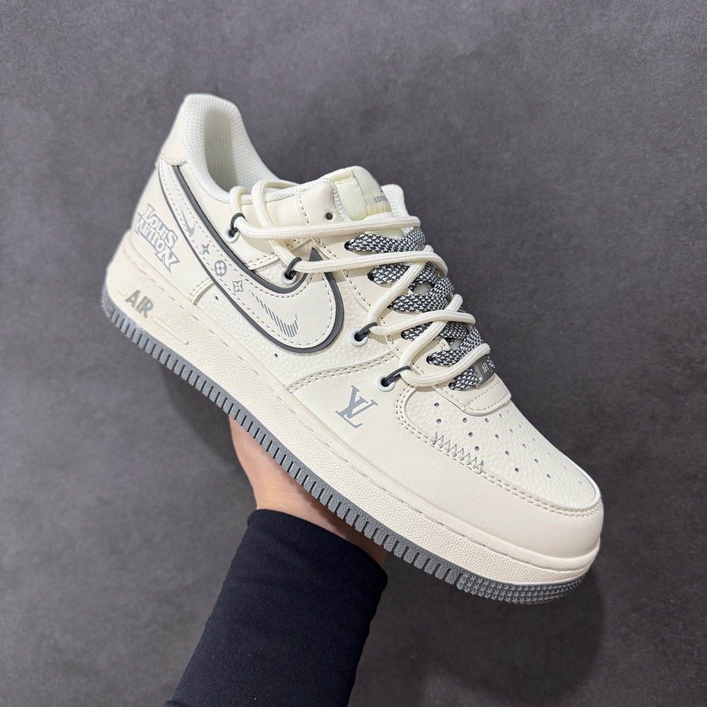 L-LV co-branded casual sneakers-3321