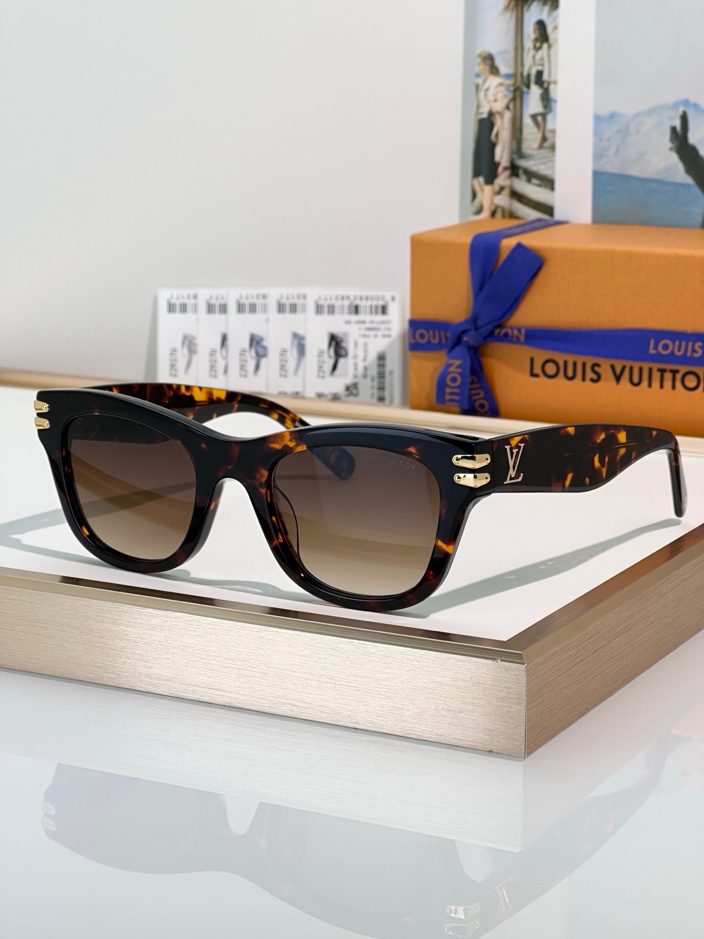 LV-Classic sunglasses-0235 - Image 4