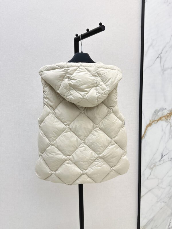 Max-New diamond pattern down vest-2475 - Image 4
