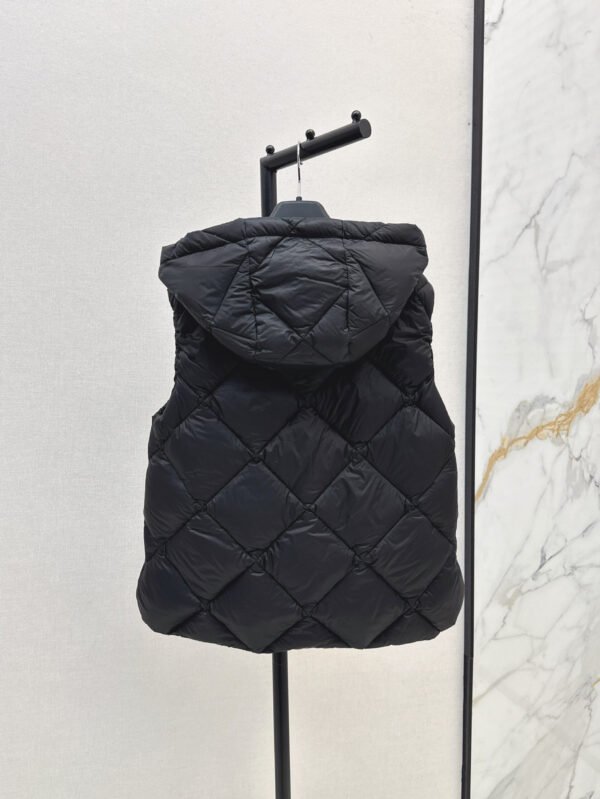 Max-New diamond pattern down vest-2475 - Image 6