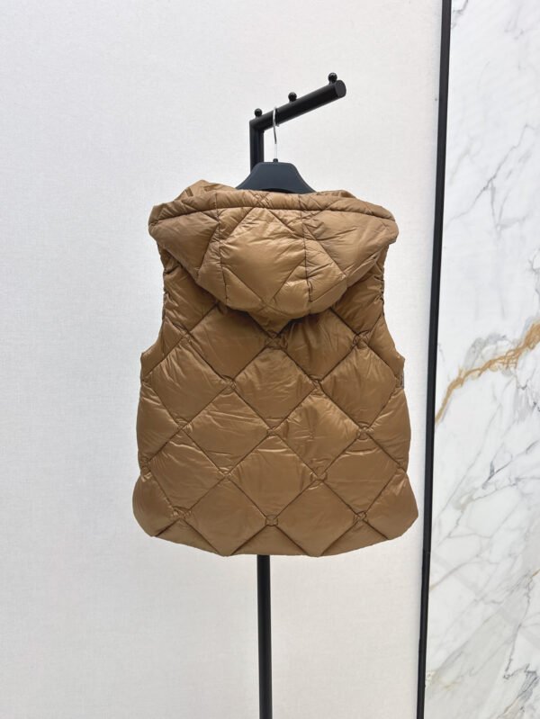 Max-New diamond pattern down vest-2475 - Image 10