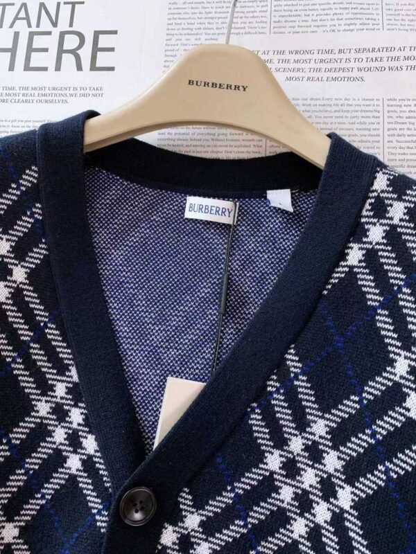 BB-High-Quality Knit Cardigan Sweater-2644 - Image 3
