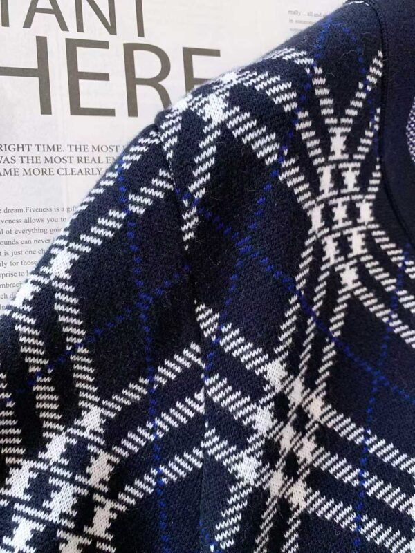 BB-High-Quality Knit Cardigan Sweater-2644 - Image 4
