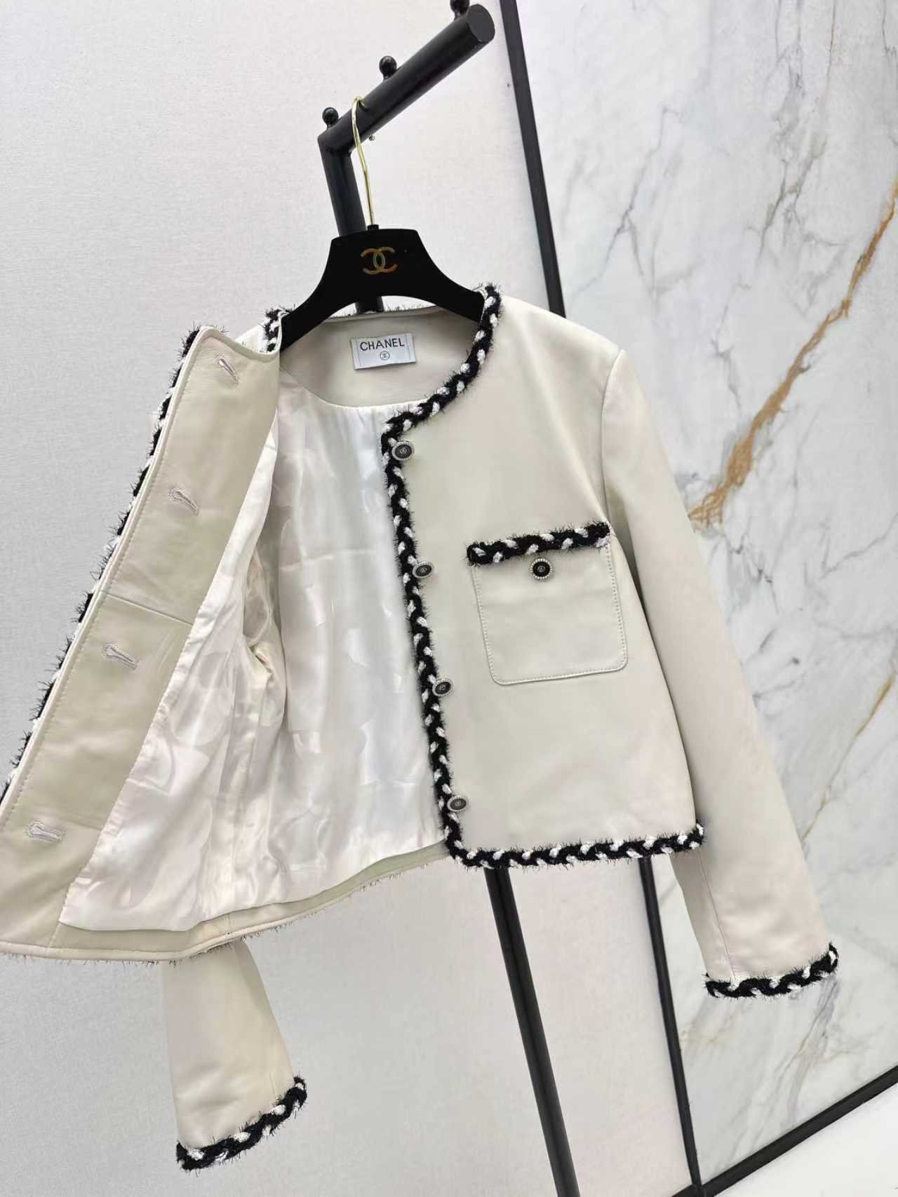 A-High-Quality Silk and Leather Chanel-Style Jacket-2667 - Image 4