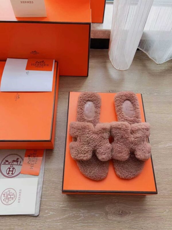 B-Classic Fuzzy Slippers-3561 - Image 3