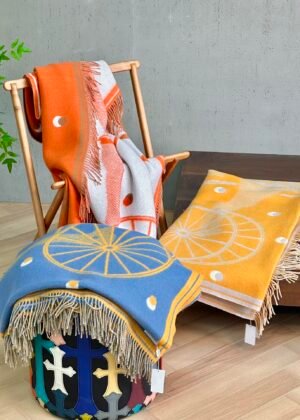 An Essential Cashmere Blanket for Travel and Work-5005